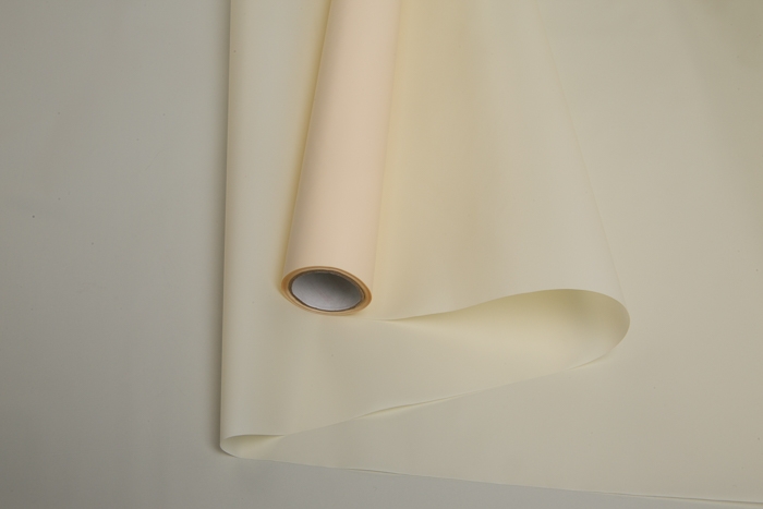 Пленка матовая 60см х 10м  на втулке слоновая кость