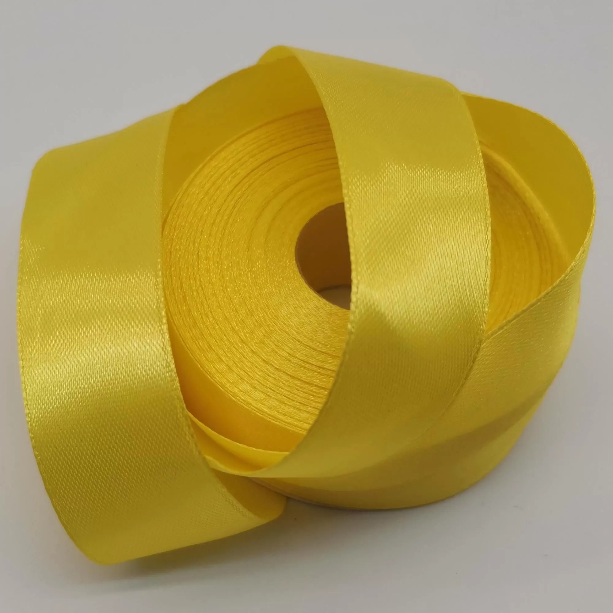 Лента атласная, на картонн.катушке, односторонняя, 25 мм х 25 ярд, лимонный