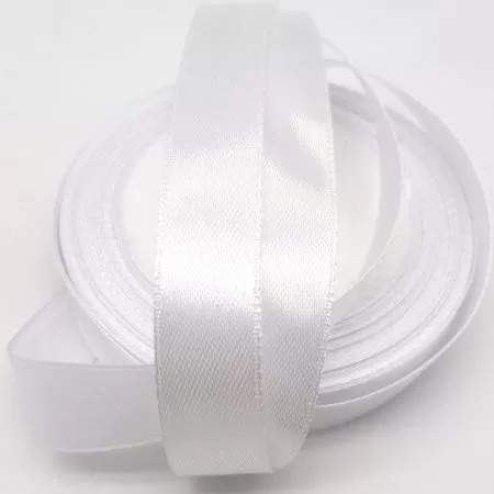 Лента атласная, на пене, односторонняя, 15 мм х 25 ярд, белый