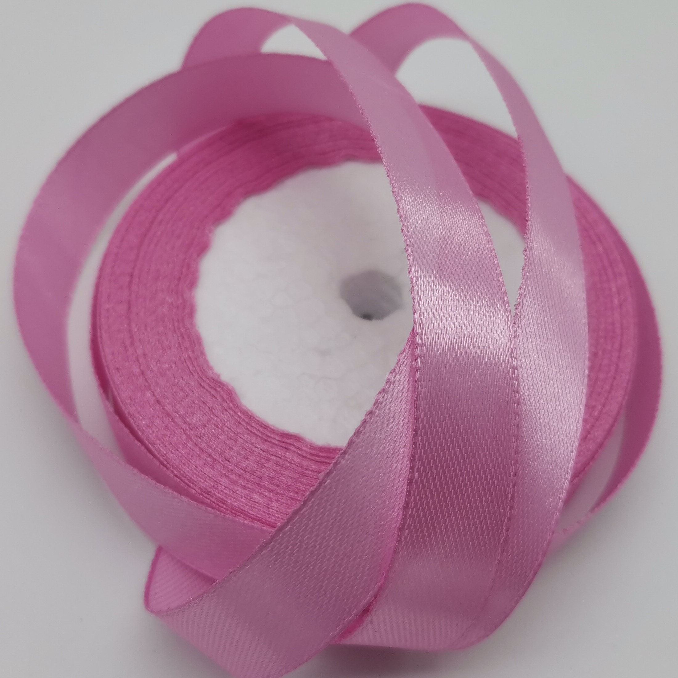 Лента атласная, на пене, односторонняя, 15 мм х 25 ярд, ярко-розовый