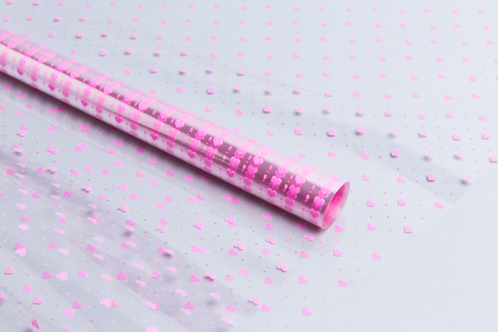 Пленка цветная Мелкие сердца 70см розовый